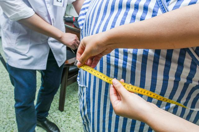 俄议员提议限制官员体重100公斤 专家驳斥：这不科学