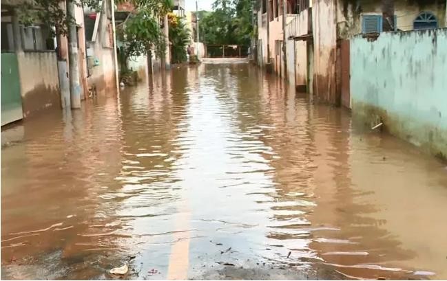 巴西圣埃斯皮里图州暴雨致大量居民被迫撤离