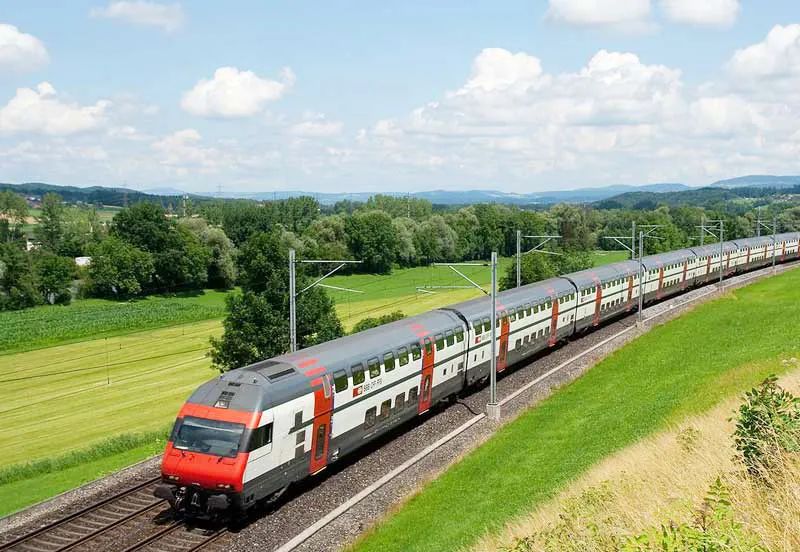 女士的脚步,从德黑兰火车站前往设拉子,看看伊朗的卧铺列车是什么样的