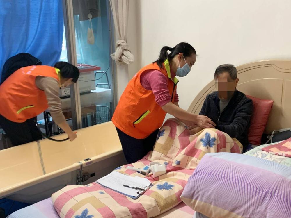 上海洗浴排行_老人洗澡不再难,免费为老助浴模式在上海这个区域试点