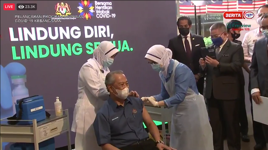 △马来西亚总理穆希丁接种新冠疫苗（图片来源：大马国营电视台直播截图）