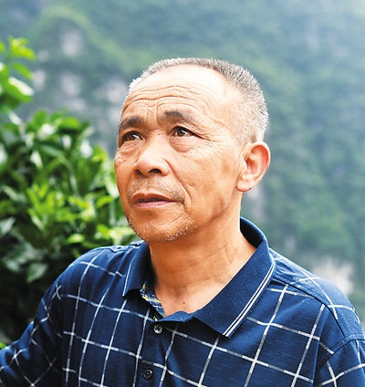 图为在下庄村拍摄的毛相林.  新华社记者 王全超摄