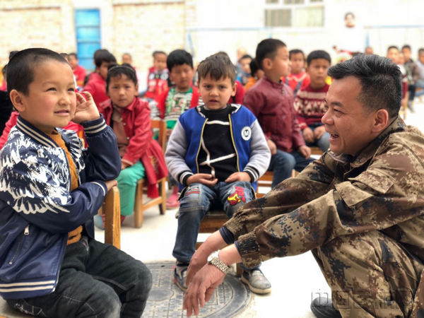 民航扶贫干部荣获“全国脱贫攻坚先进个人”荣誉称号