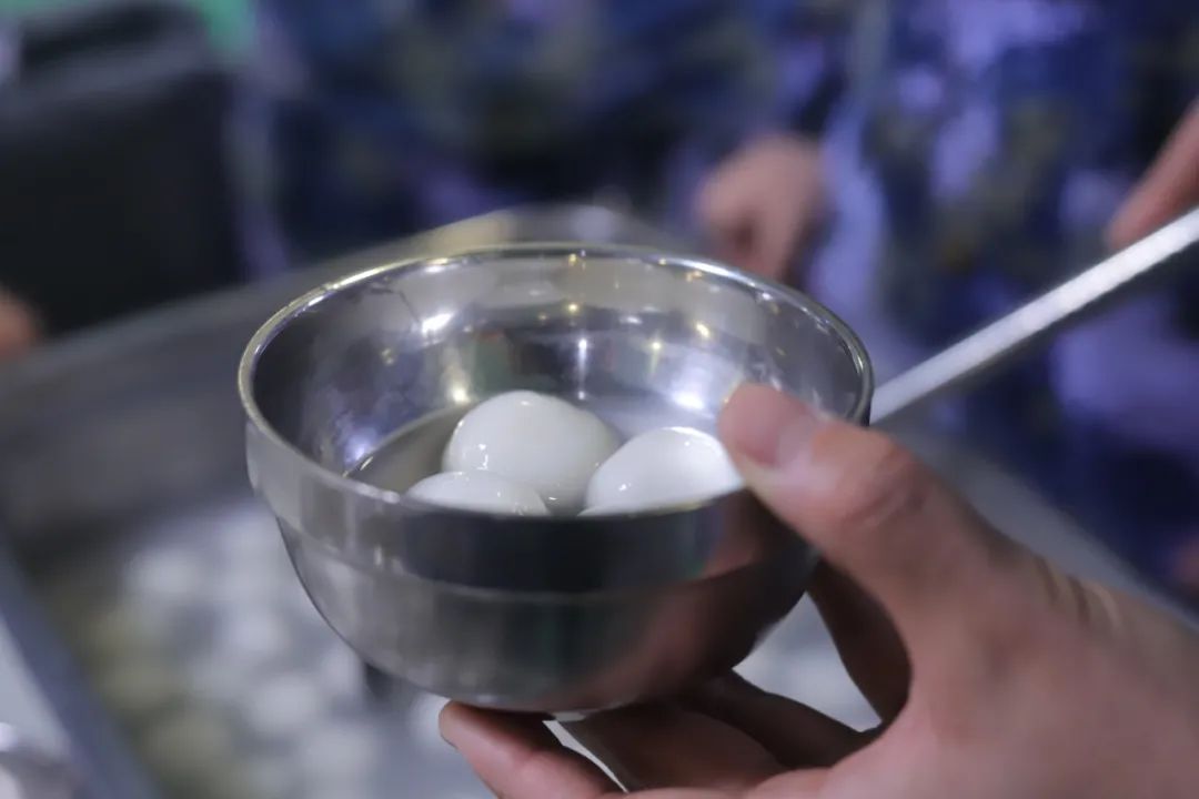 《牛年第一个月圆之夜,分外明亮!》