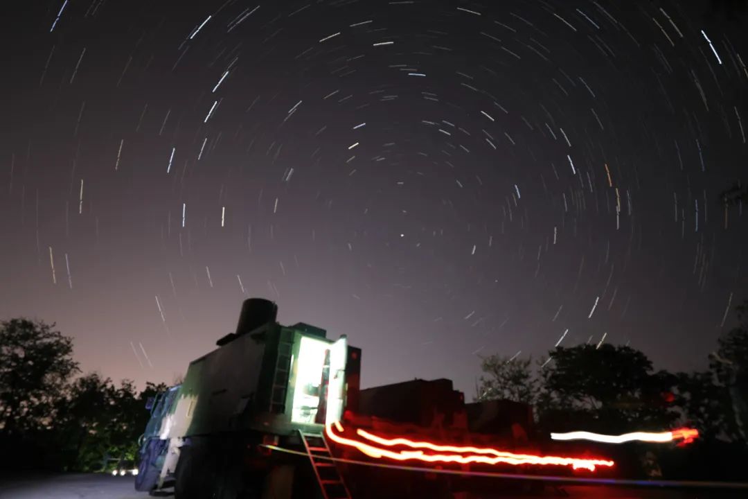 《牛年第一个月圆之夜,分外明亮!》