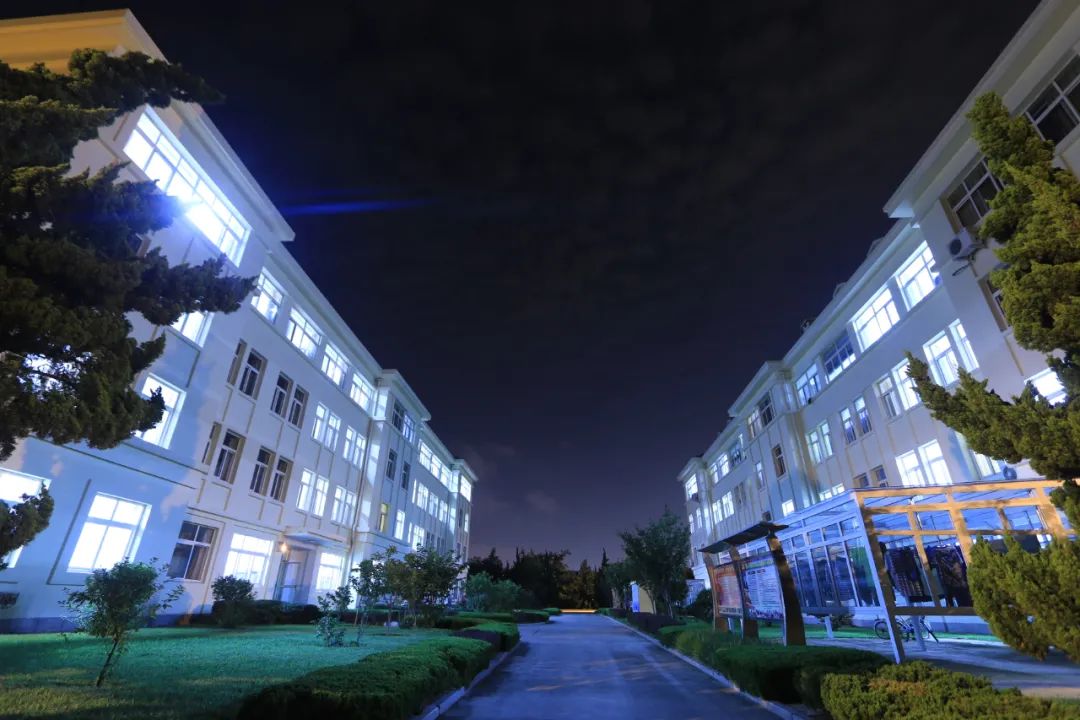 《牛年第一个月圆之夜,分外明亮!》