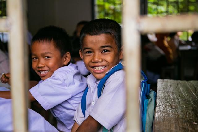 △2020年9月15日，在老挝万象市版索村，学生在中国帮助建设的学校中学习。