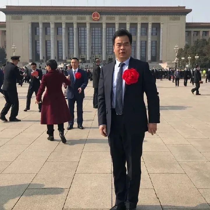 2017年8月又挂职任宜君县委副书记,扎根扶贫一线,取得突出成绩