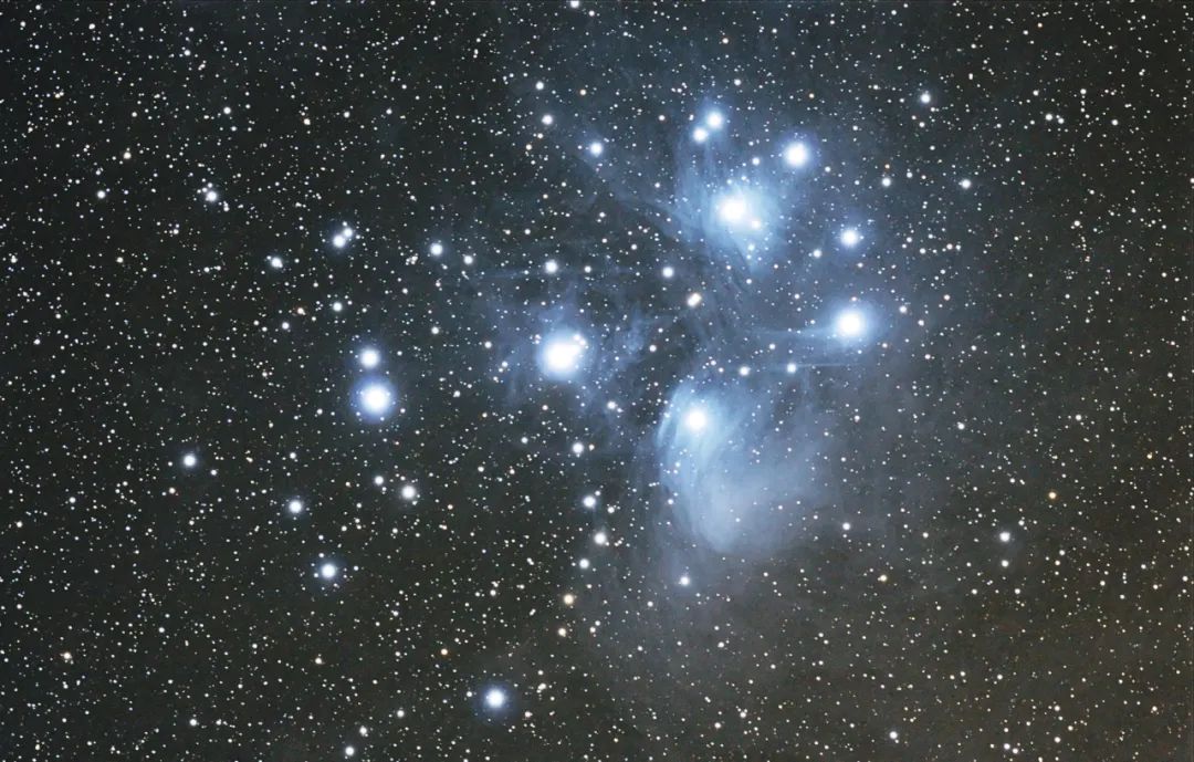 天津市天文爱好者杨晓文2016年1月在河北省承德市兴隆县拍摄的昴星团