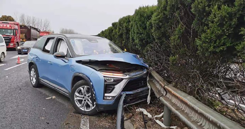 蔚来es8开l2撞人又撞车为啥装24个传感器都躲不开