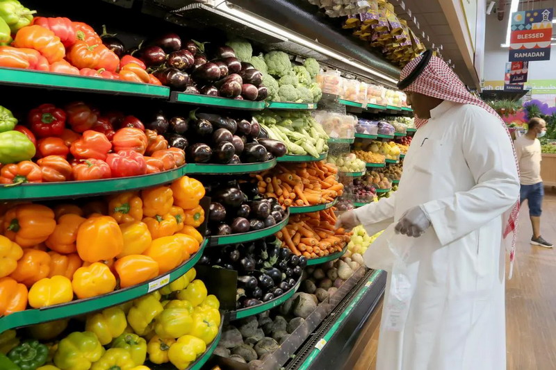 受疫情影响 沙特消费者支出四年来首次下跌