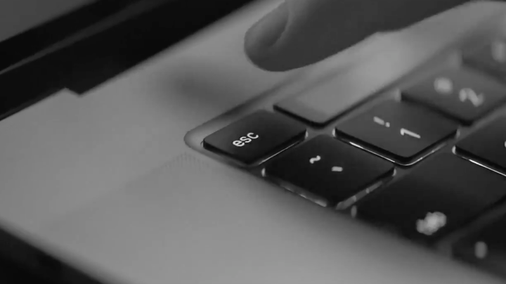 ▲ 实体 ESC 按键。 图片来自:9To5Mac
