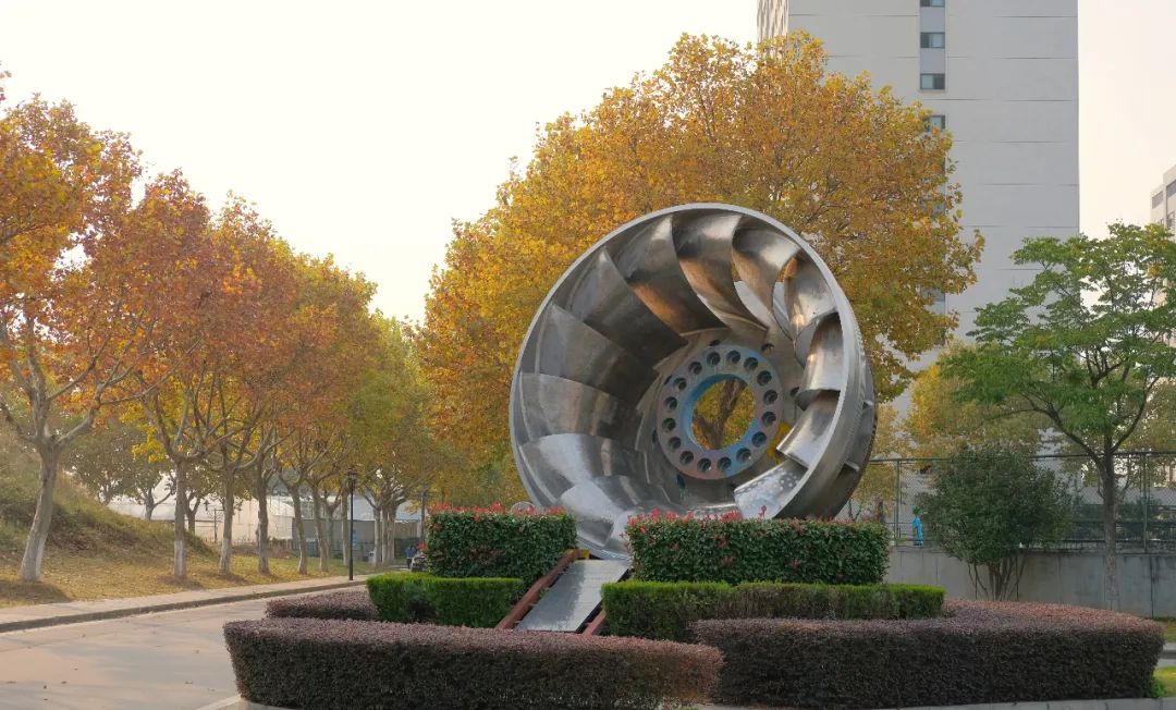 皆因有这缘仿佛你我在河海园相见每日路过所见的致高楼遥望叠翠山上白