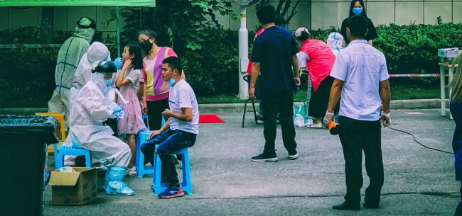 小区里也能核酸检测？部分物业公司尝试帮业主团购“核酸检测”