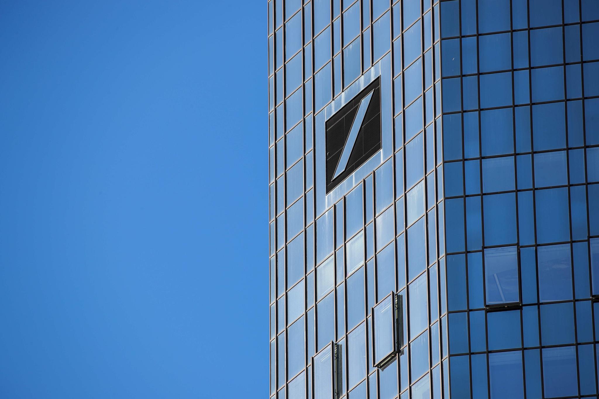 这是2月4日在德国法兰克福拍摄的德意志银行(德银)总部.