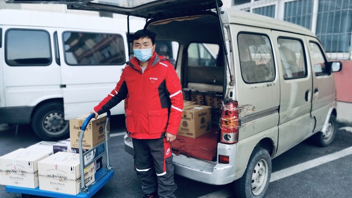 京东快递小哥春节留沪有份获得感靠着勤劳双手在上海买房安居