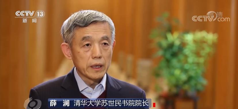 32歲倪妮魅力十足,穿紅色大衣走機場美豔動人,優雅氣質真明顯