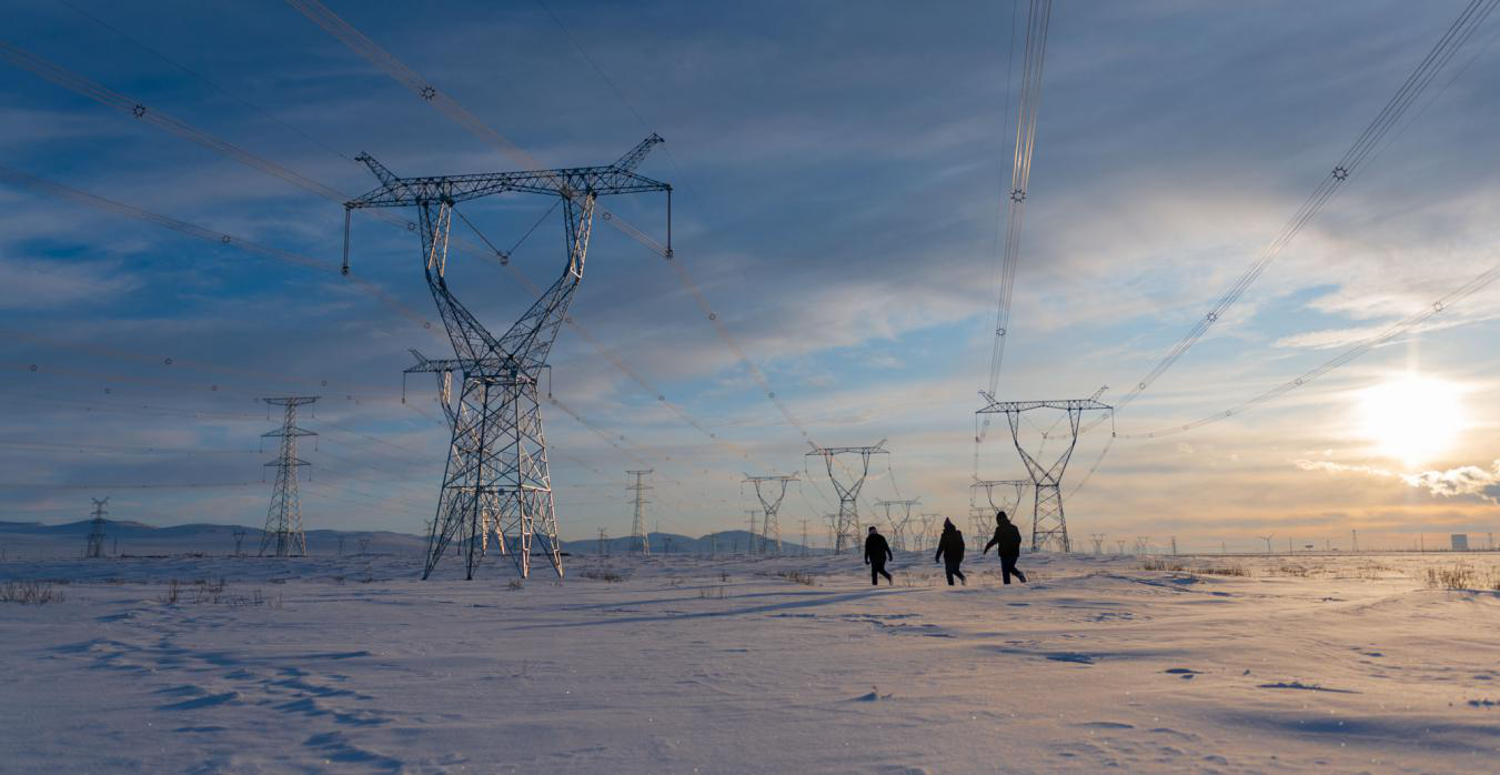 坚守草原深处的铁塔银线——国网蒙东电力特高压运维纪实|项羽_新浪