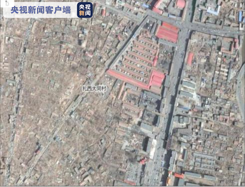 △震后结古镇扎西大同村周边房屋大面积倒塌（2010.4.15 航空影像）。