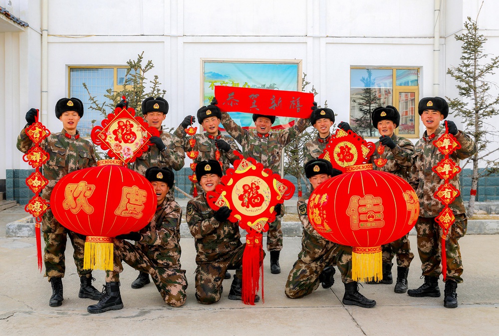 武警甘南支队:喜迎新春 军营年味别样浓