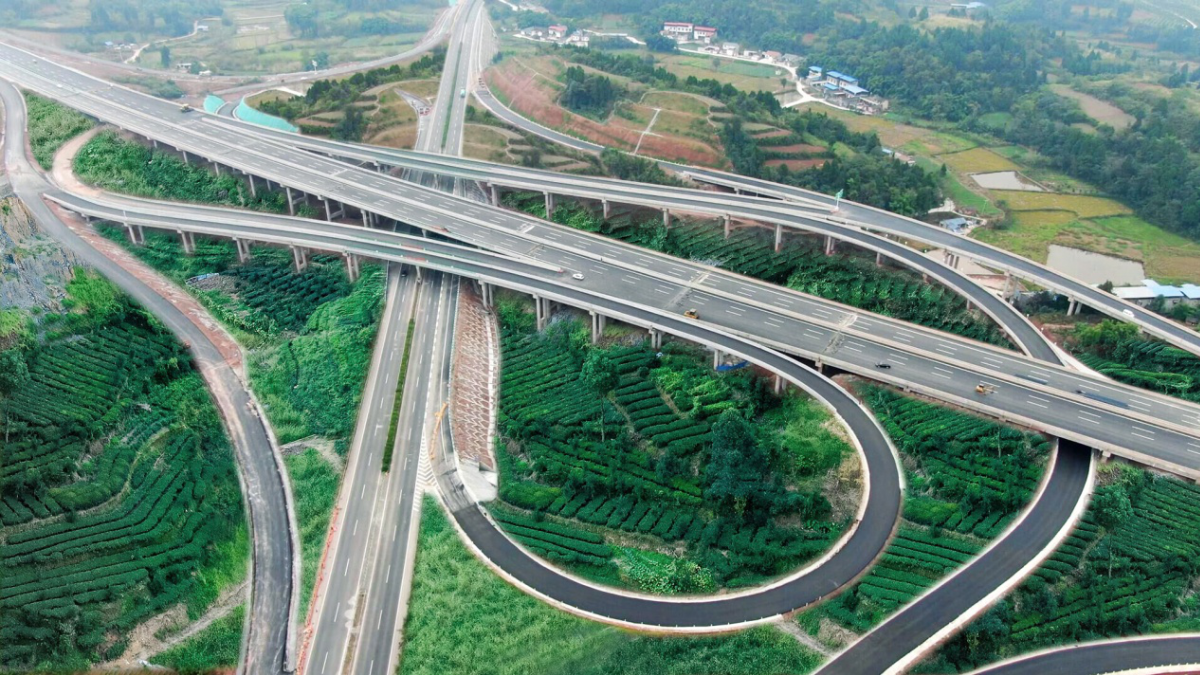 成宜高速架起两市合作发展大通道