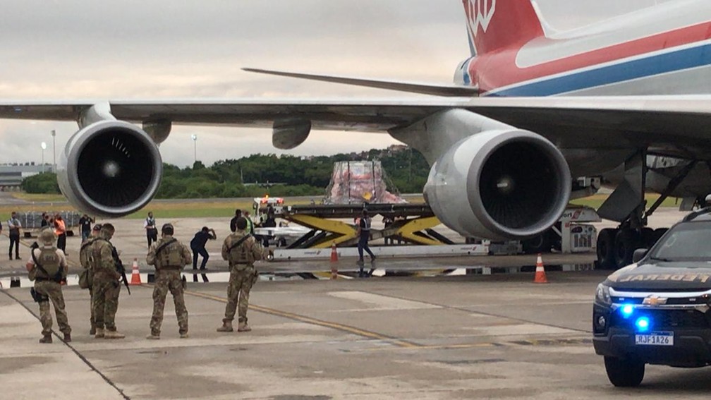 首批中国企业生产英国牛津—阿斯利康新冠疫苗活性成分运抵巴西