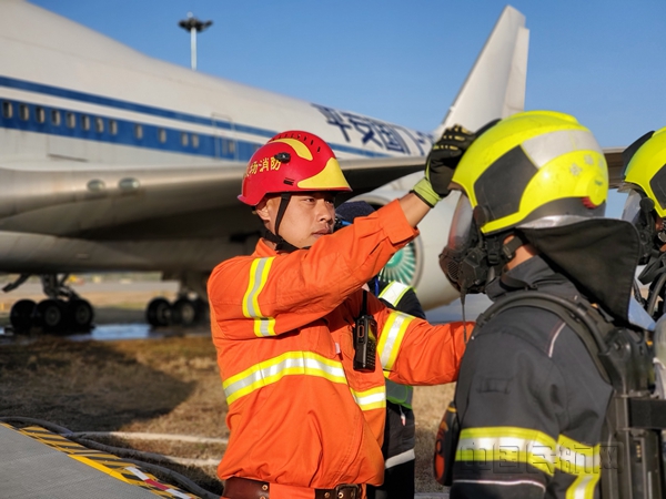 首都机场消防支队火焰蓝的青春梦想