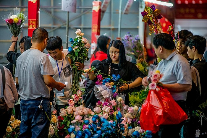 新春花市缩水：花农“转战”线上 包装和运输成本增加