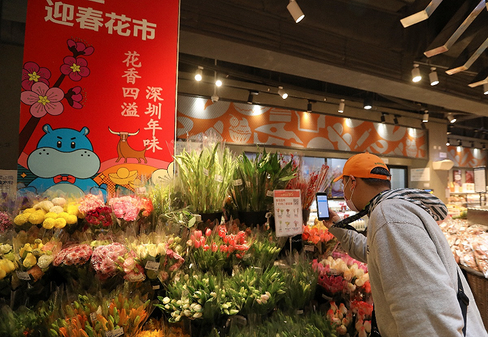 盒马深圳皇庭广场店，线下陈列出四十多款年宵花（图片来源：盒马鲜生）