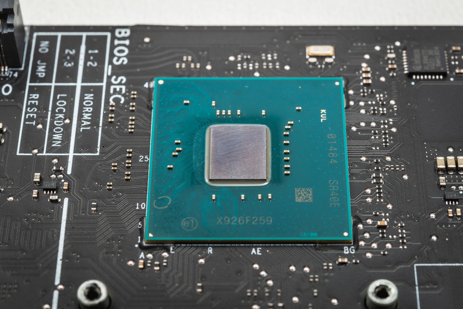 Intel Z490主板配11代酷睿：PCIe 4.0 SSD可能残血