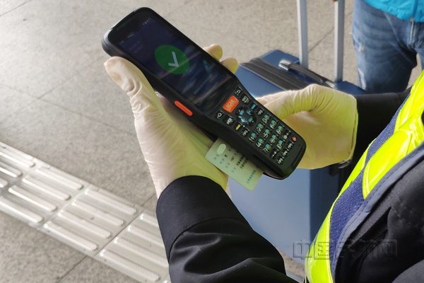 深圳机场春运适老服务出新招身份证能查健康码