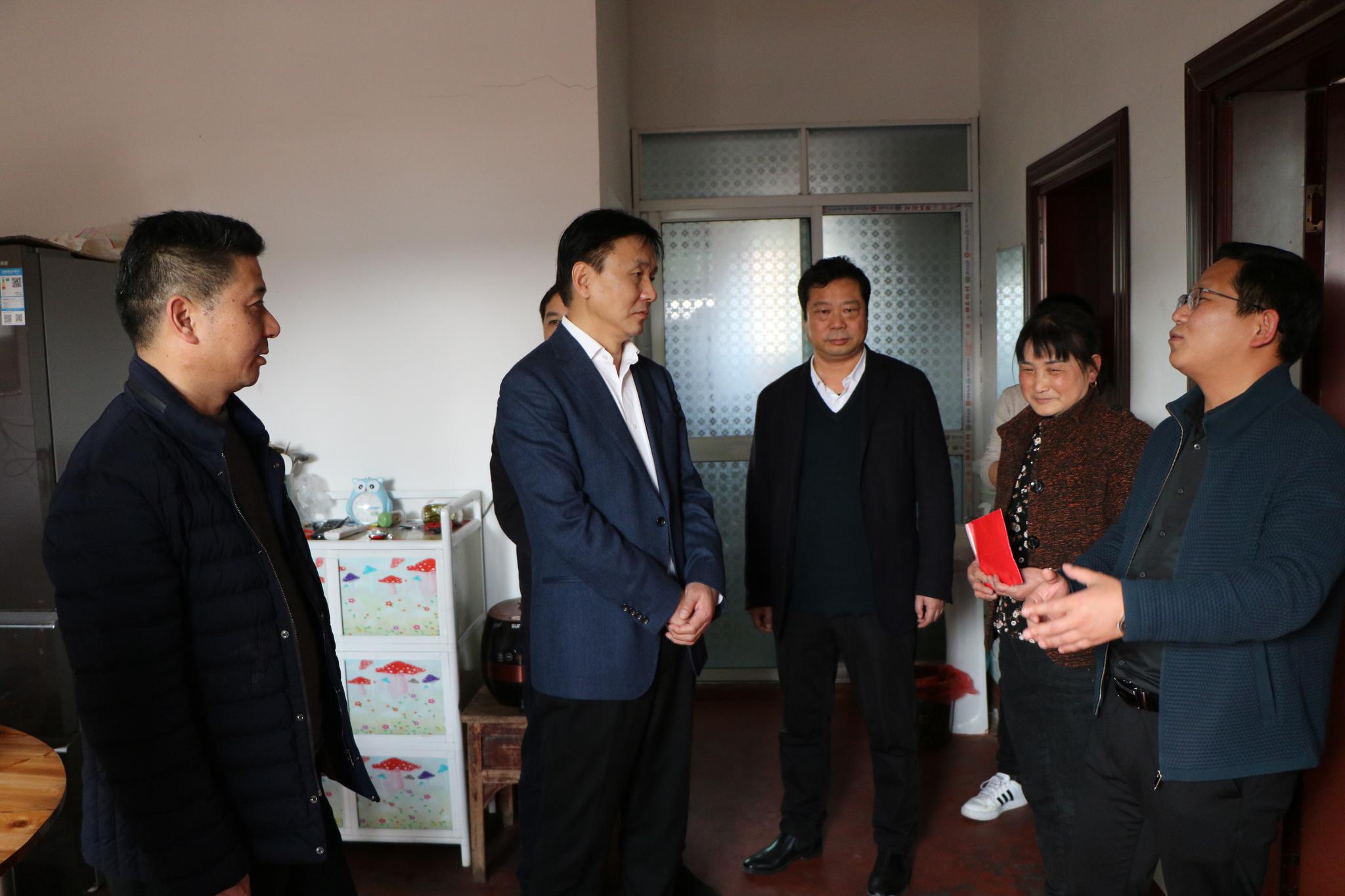 2月7日,省交通运输厅党委书记,厅长王爱和来到鹰潭市余江区,走访慰问