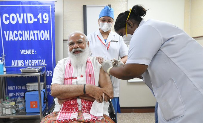 印度总理莫迪接种第一剂新冠疫苗 呼吁民众能接尽接