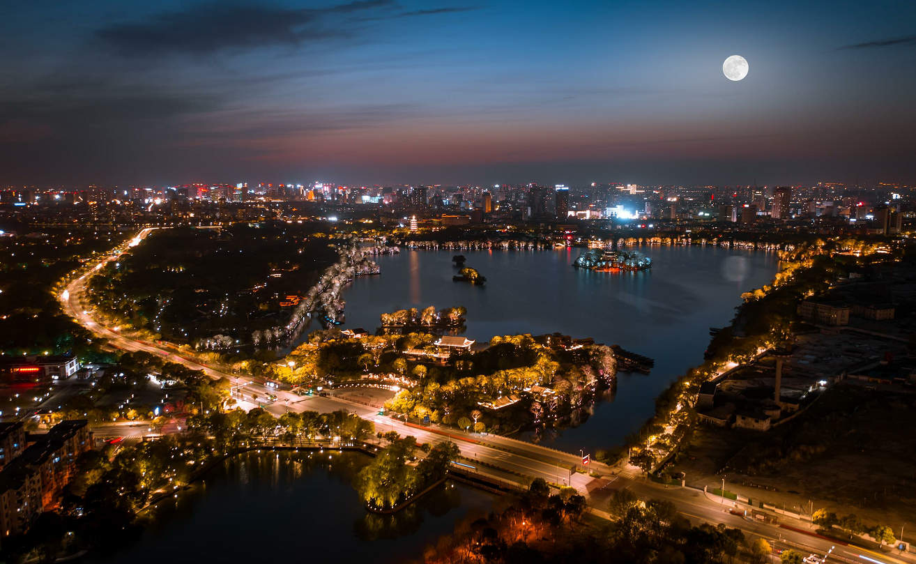 作品名称:南湖夜色