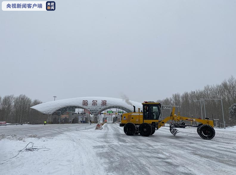 降雪天气致道路结冰严重  黑龙江多条高速封闭