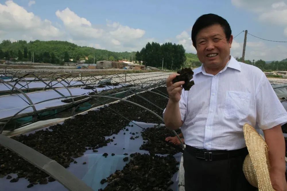 全国脱贫攻坚楷模丨李玉荣誉属于所有为脱贫攻坚奋战的科技工作者自己