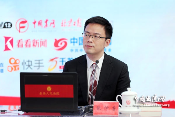 中央广播电视总台主持人张仲鲁现场媒体记者中央广播电视总台央视记者