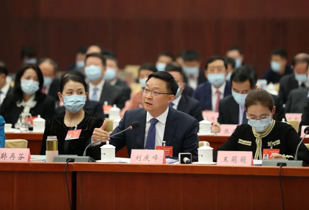 今年两会上的刘庆峰。图片来源：企业供图