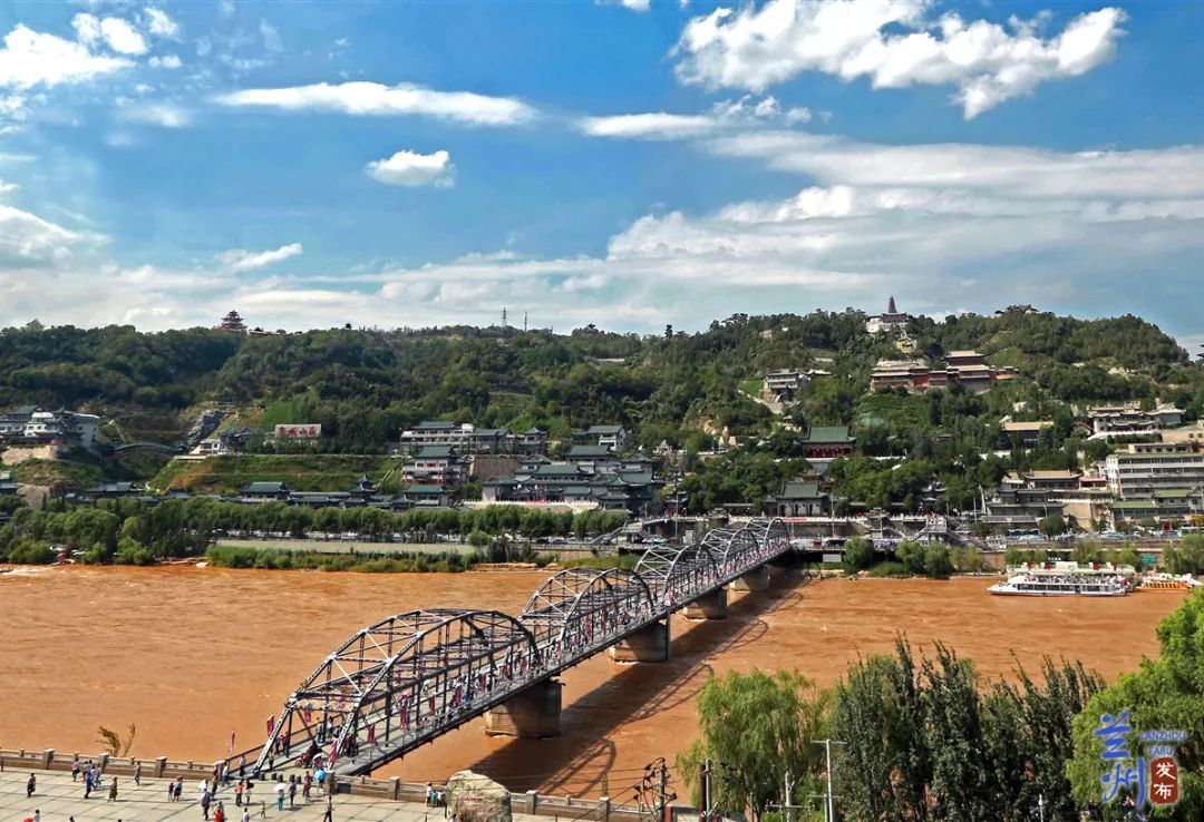 明朗的兰州天际线