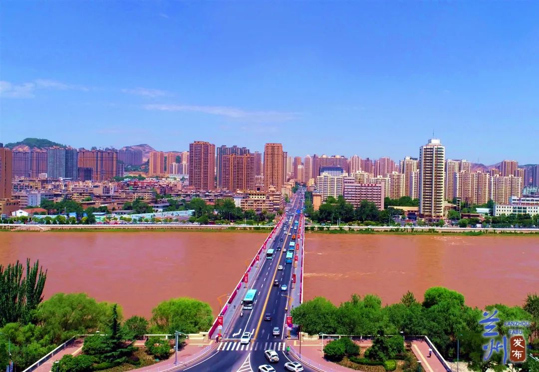 明朗的兰州天际线