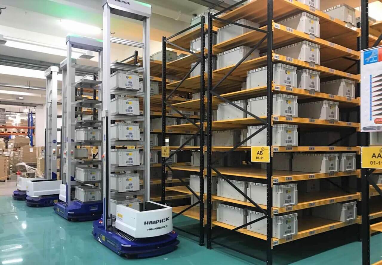 双深位料箱机器人HAIPICKA42D于香港某电商仓库运行