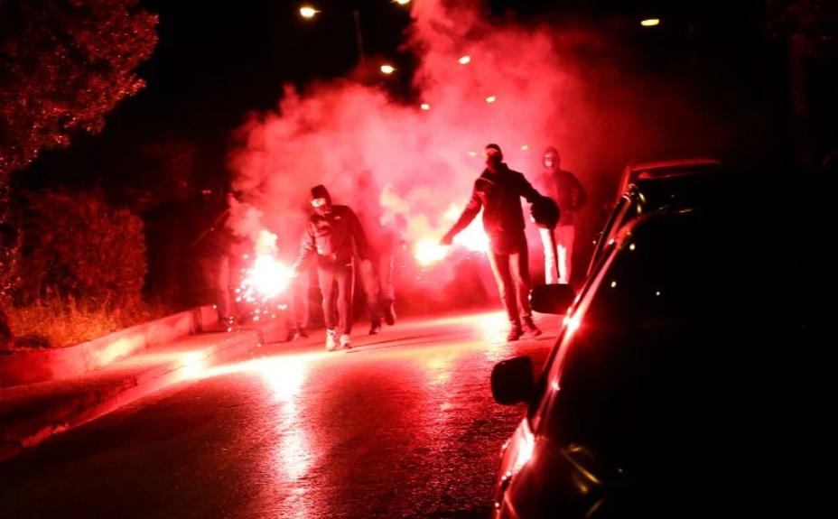 希腊雅典南郊发生暴力冲突 数名警察受伤 10人被捕