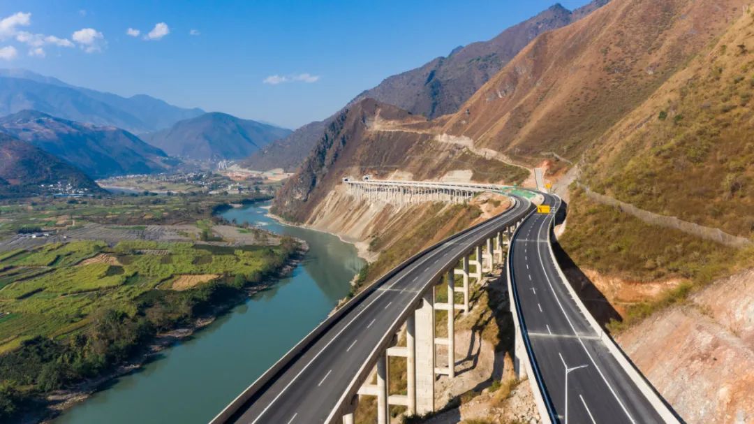 保泸高速公路建成通车傈僳族儿女有了诗和远方