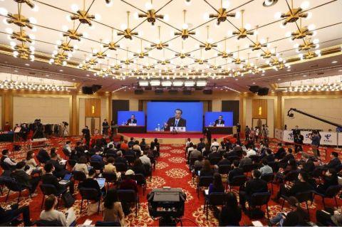 李克强喊话青年学生：一定要注意加强基础知识的学习