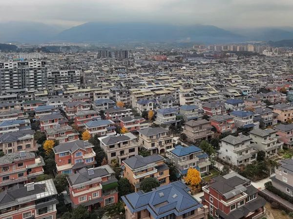 以“人”为核心的城镇化：让更多人“留得下”“过得好”