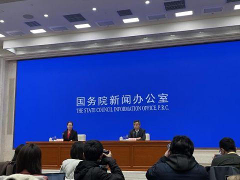 如何破局“生不起”？国务院研究室党组成员答记者问