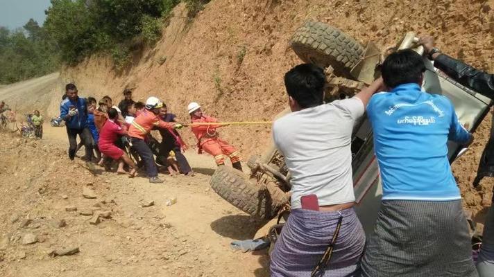 缅甸掸邦发生特大交通事故致11人身亡