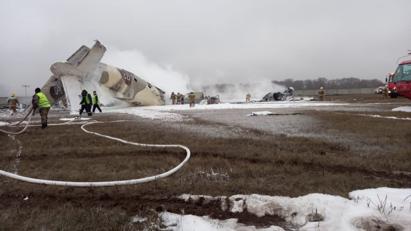 哈萨克斯坦军机坠毁事故致4死2伤