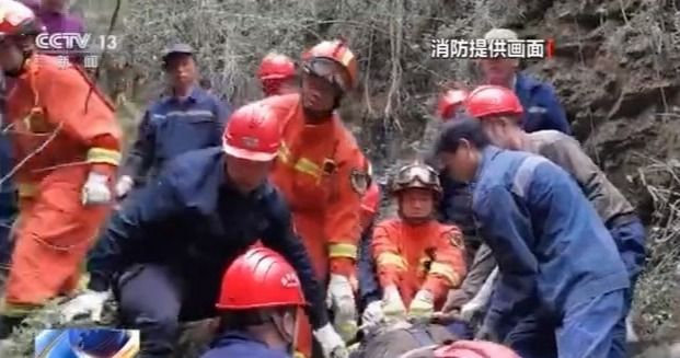 成功脱险！四川绵竹5人被困山谷 多部门联合救援