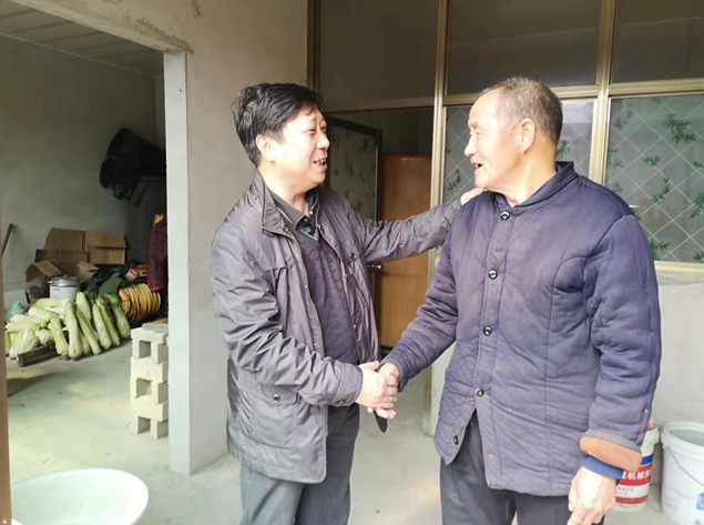 国网服务脱贫攻坚先进个人卢文鹏啃下硬骨头找出致富路